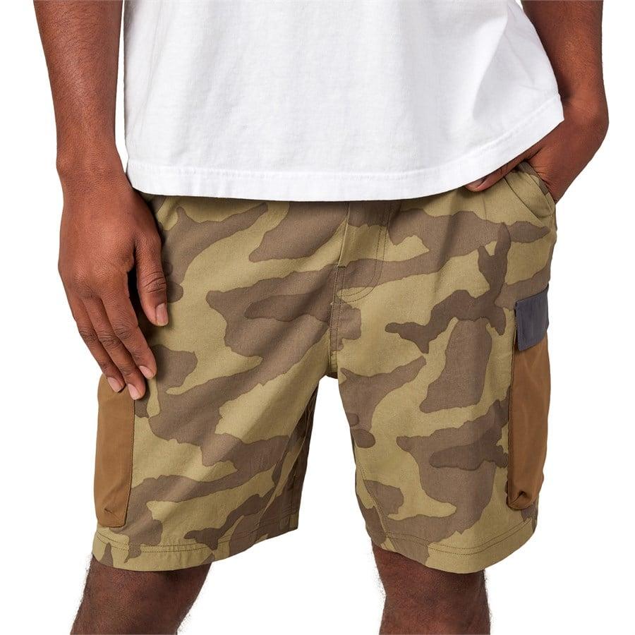 686 Traveler Featherlight Cargo-8" Inseam Shorts - Men's