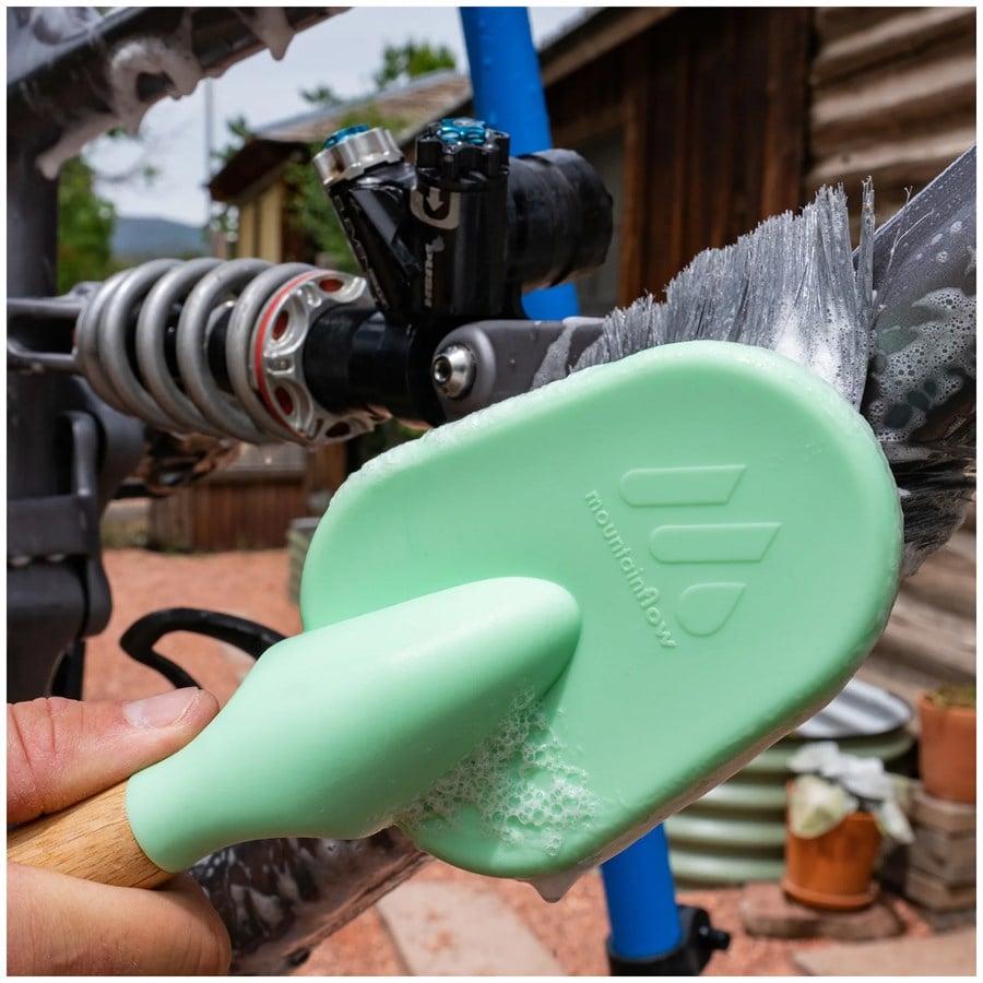 MountainFLOW Bamboo Cleaning Brush Set